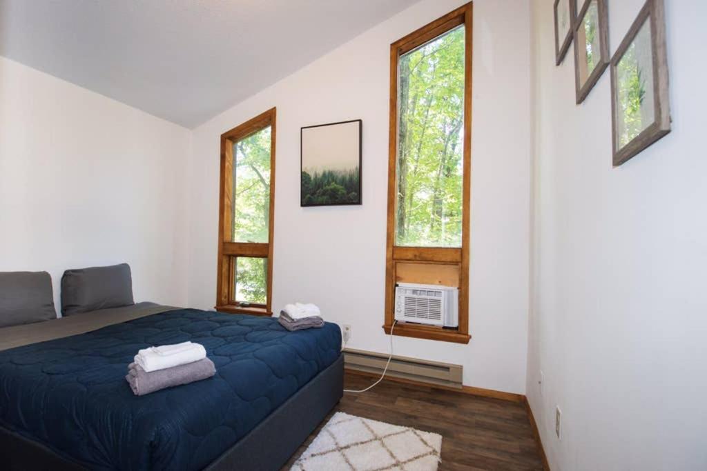 Entire 3 Bedroom Adventure Chalet, Near The Best Of The Poconos East Stroudsburg Exterior photo